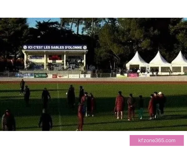 U16国少惨败夜冲突升级助教锁喉新星追骂推搡场面失控