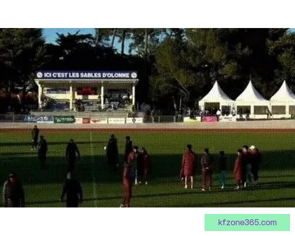 U16国少惨败夜冲突升级助教锁喉新星追骂推搡场面失控